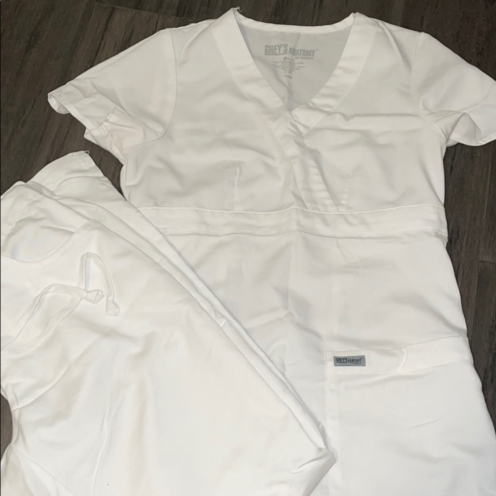 Greys anatomy white scrub set